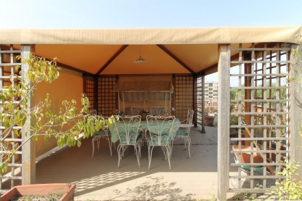 Attico di 75 mq in posizione centrale con terrazzo di 100 mq e garage