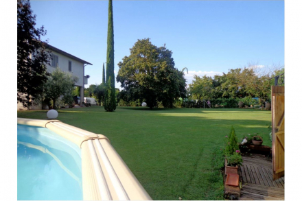 Villa singola bifamiliare con 2500 mq di giardino a 3km dalla città